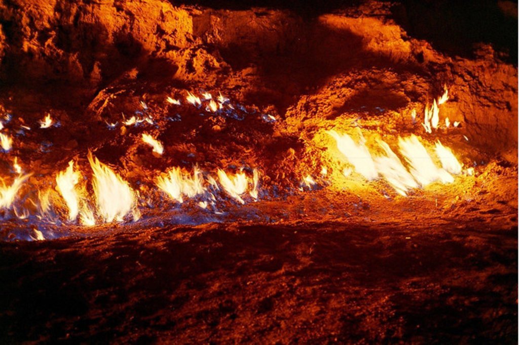 Yanar dag eternal flames Azerbaijan - World Travel Packages