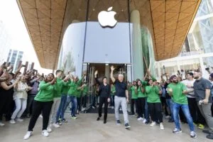 Apple BKC inaugurated by Tim Cook - Apple's CEO